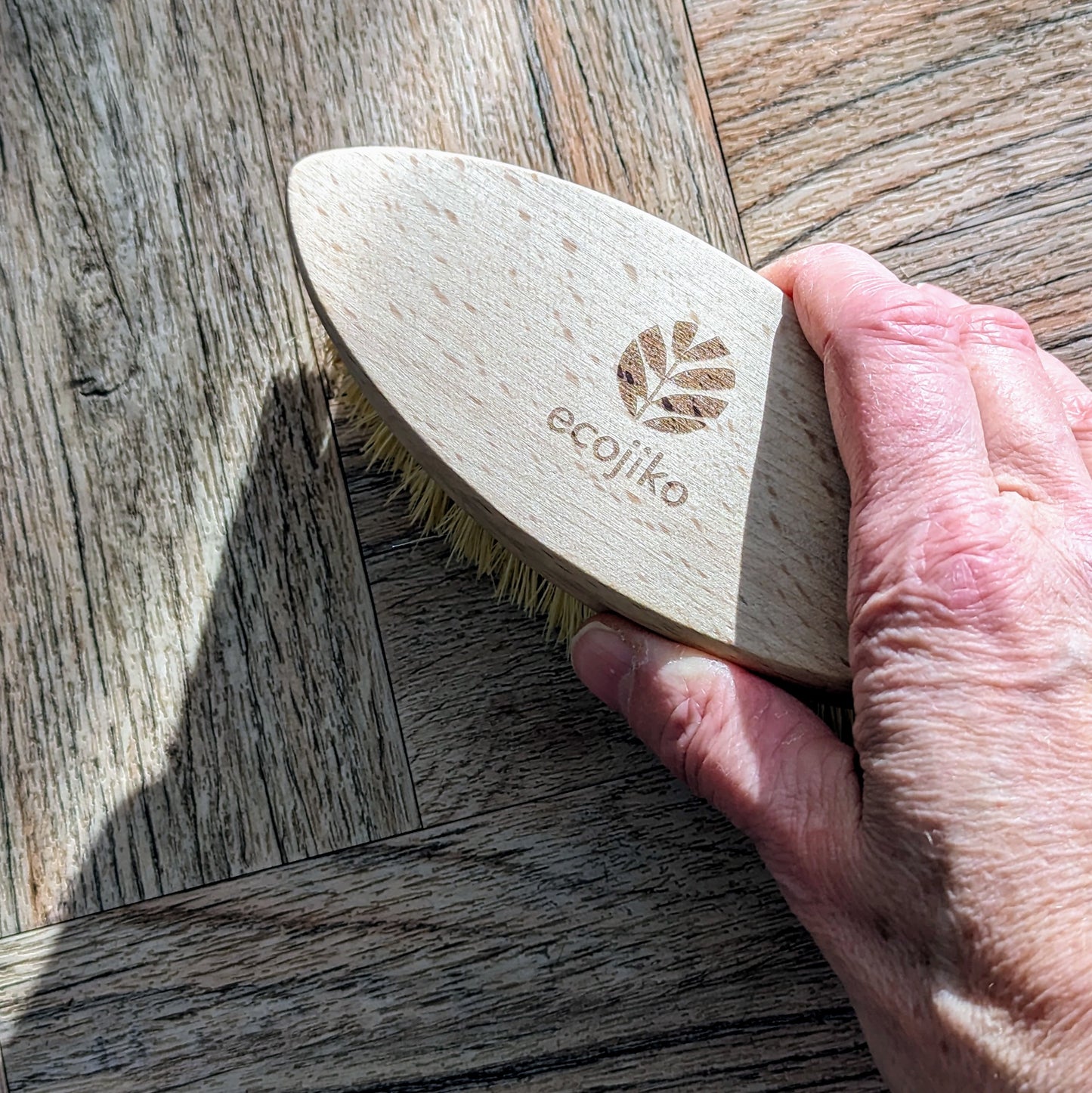 eco friendly wooden cleaning brush