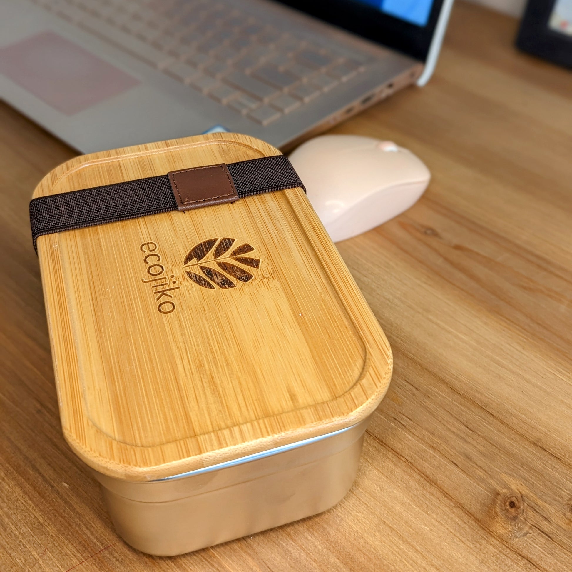 eco friendly lunch box on desk