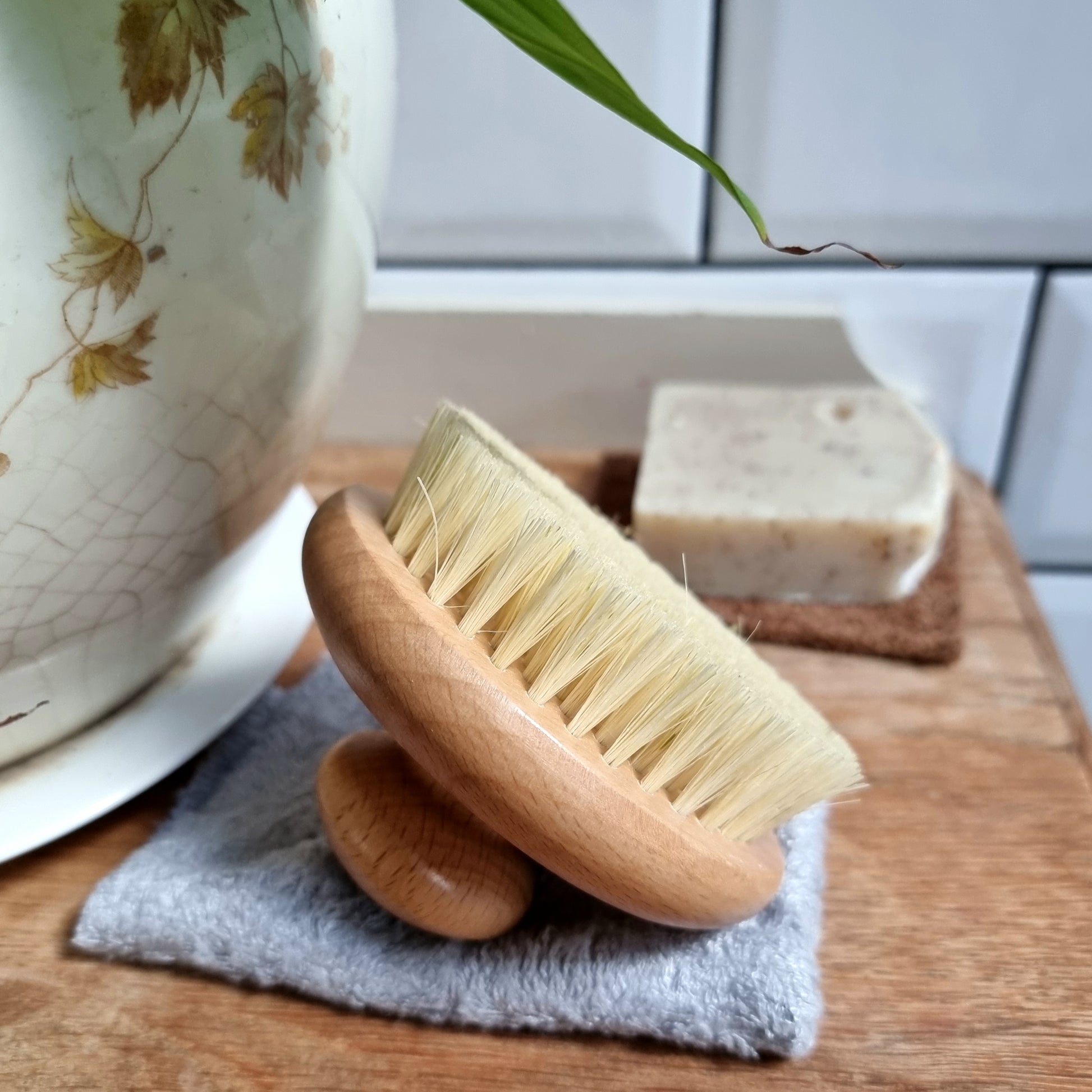 wooden exfoliating dry body brush